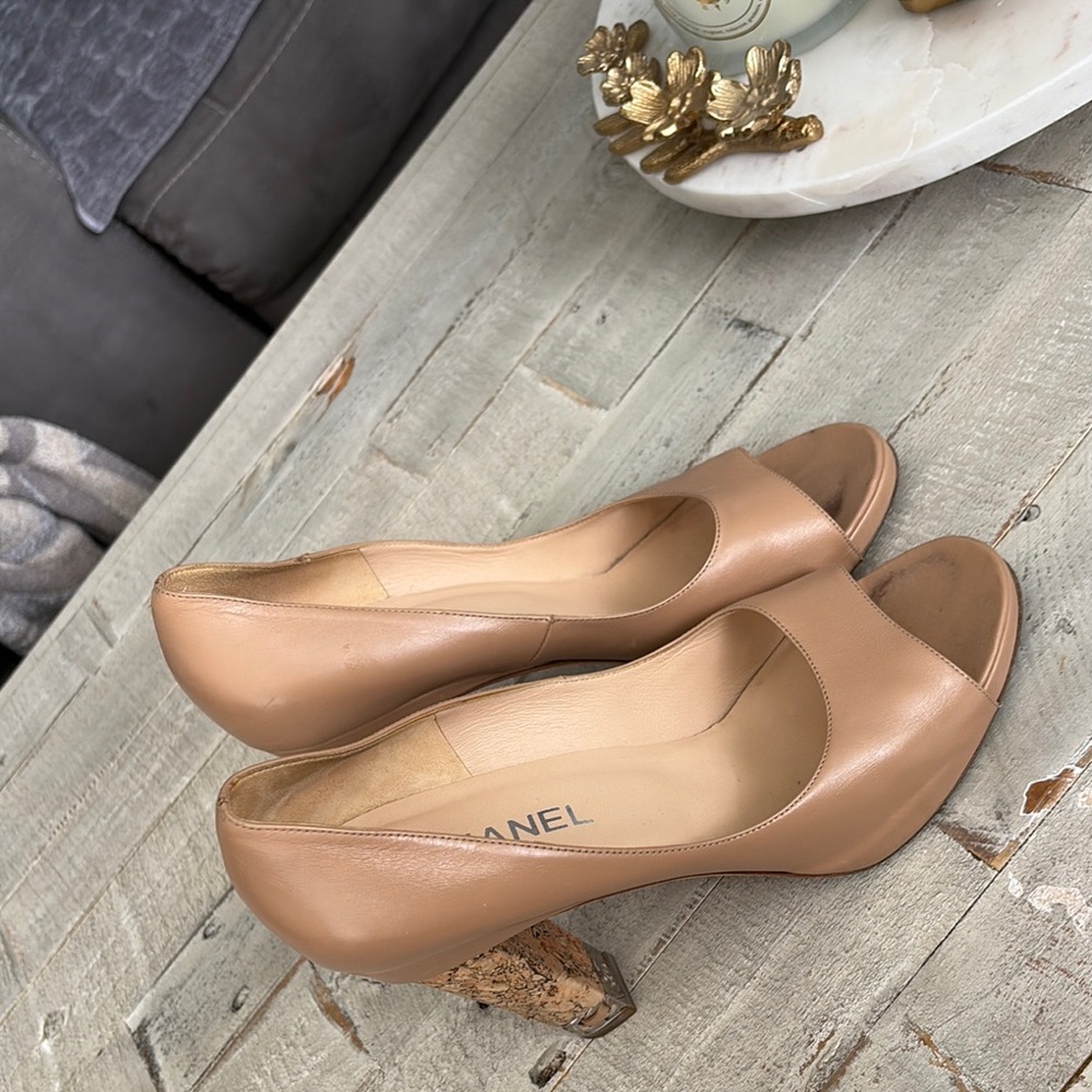 CHANEL Tan Heels Sleek Patent Leather Design